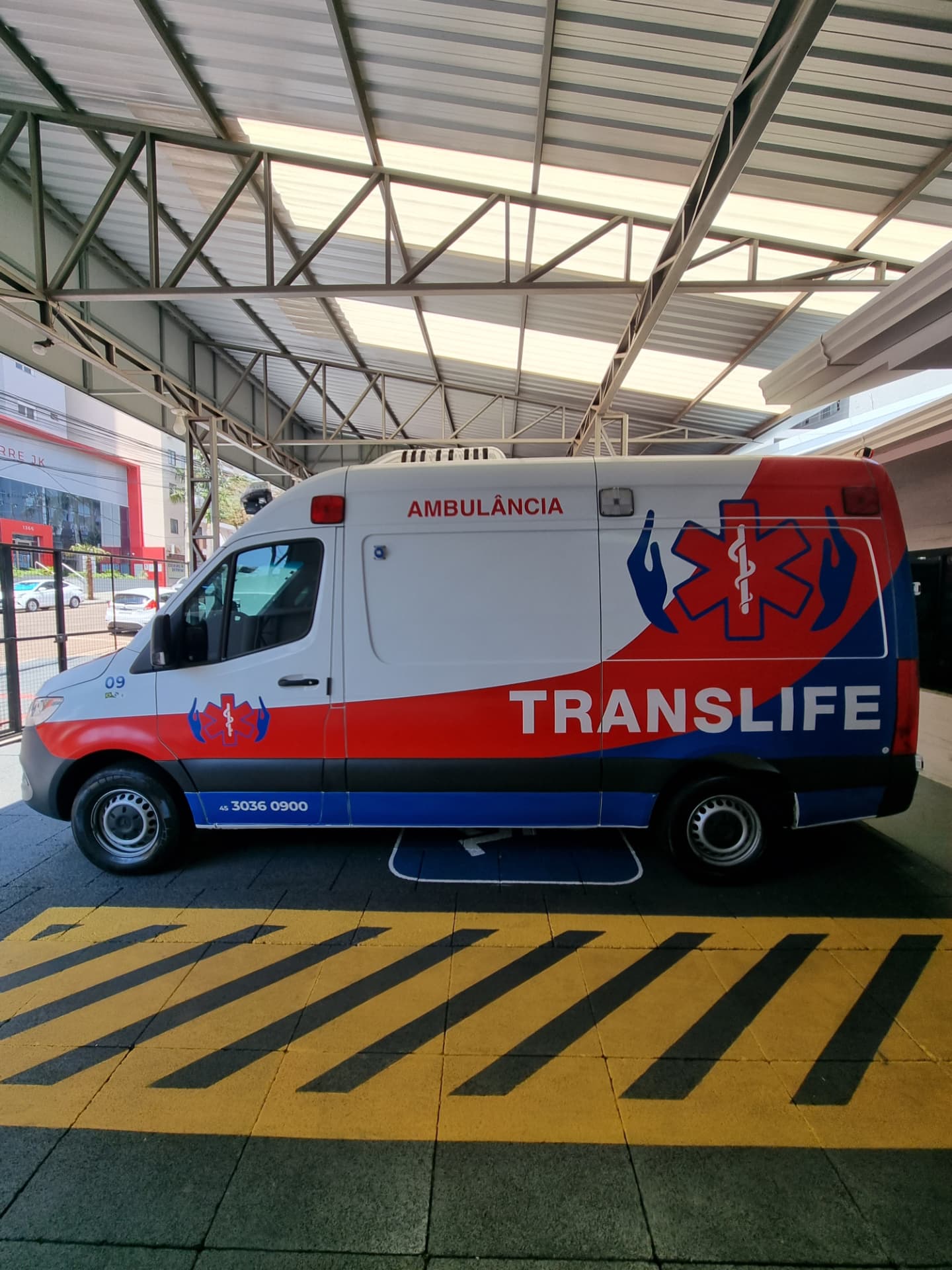Ambulância Translife pronta para atendimento