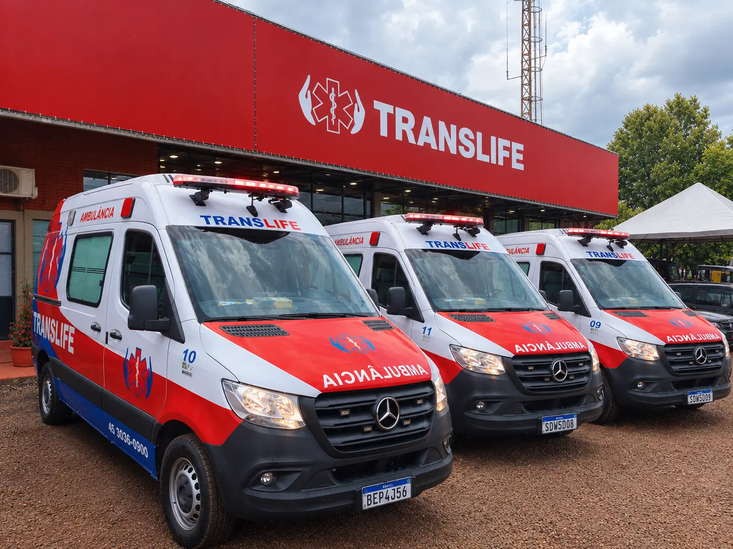 Frota de ambulâncias Translife em frente à sede