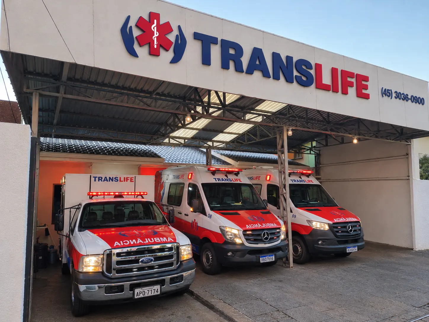 Sede da Translife Saúde em Cascavel – PR, com ambulâncias abrigadas